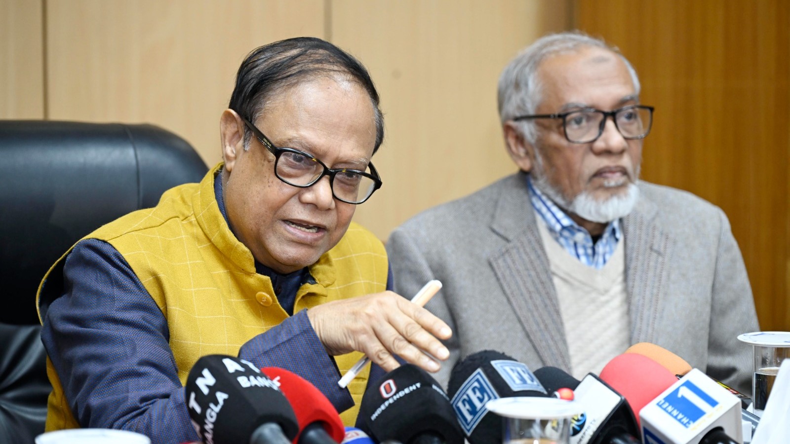 সম্মিলিত ইসলামী ব্যাংক থেকে কত টাকা তোলা ও জমা হলো জানালেন গভর্নর